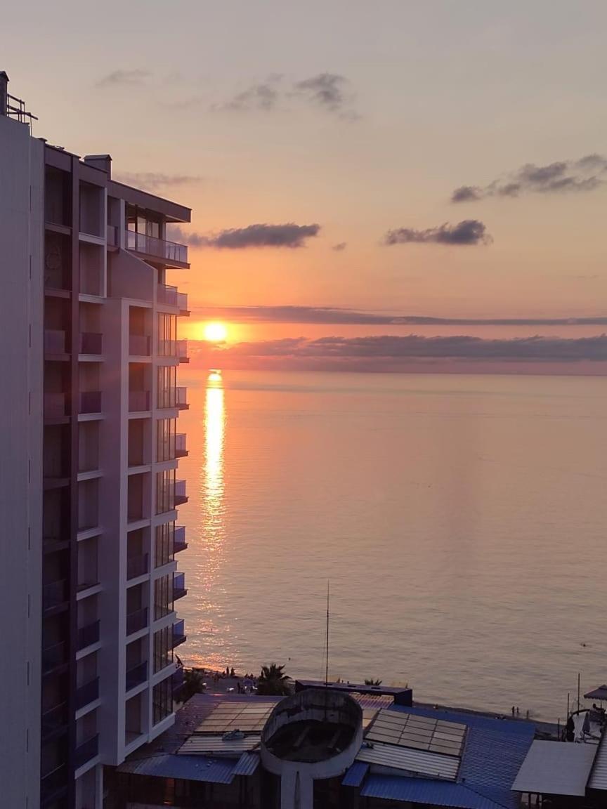 Bi Residence Sea View Luxury Batumi Bagian luar foto